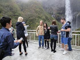 華厳の滝での記念撮影