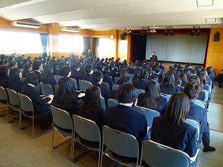 産社開きの様子