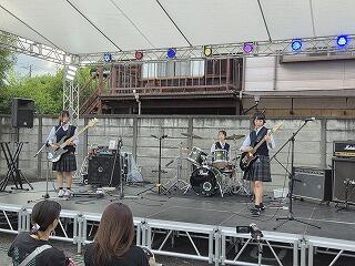 ３年生バンドPlumberryの演奏の様子
