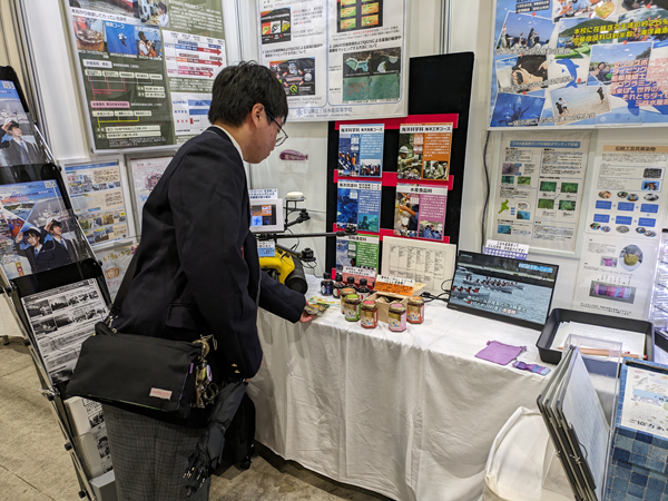 全国の各水産高校の展示を視察しました