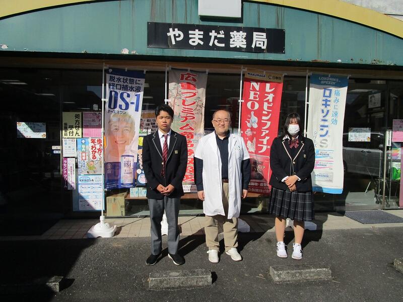 お店の前で集合写真