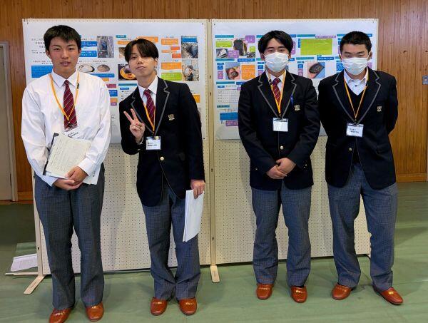 左から橋本、岡本、市村、平山