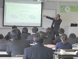小学校学習指導部会の様子4