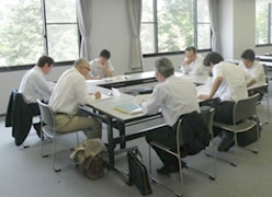 研究協議「執務上の諸問題」協議の様子１