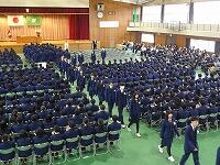卒業生退場