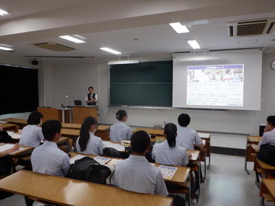 国際医療福祉大学の山本先生から講義をしていただきました。