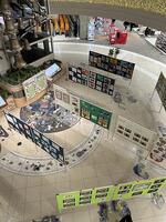 2階フロアから見下ろした作品展の様子