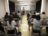 「特別支援教育の在り方に関する検討会」の説明をする校長先生