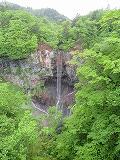 水量少な目華厳の滝