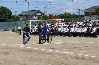 並走運転