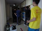 鍵のかかる舎室に避難中