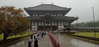 雨の東大寺