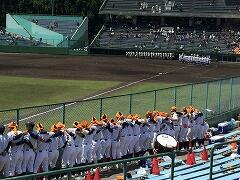 選手＆スタンド一体となって校歌斉唱