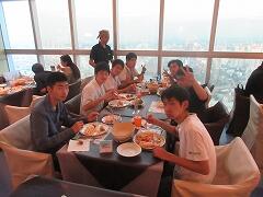 Sky Tower Hotelにて最後の食事を