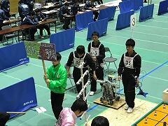 戦いを終えて退場