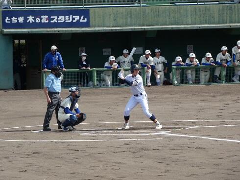 打席に立つ栃工選手