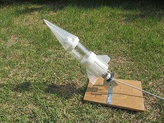 製作するペットボトルロケットの写真