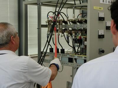 高圧検電器の操作