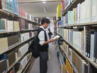 立派な図書館でした。