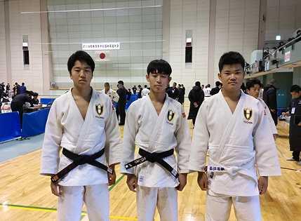 中央が渡邉悠生