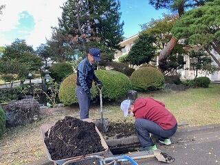 校長先生と教頭先生も熱心に活動されていました