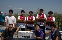 土木系学生によるコンクリートカヌー大会写真1